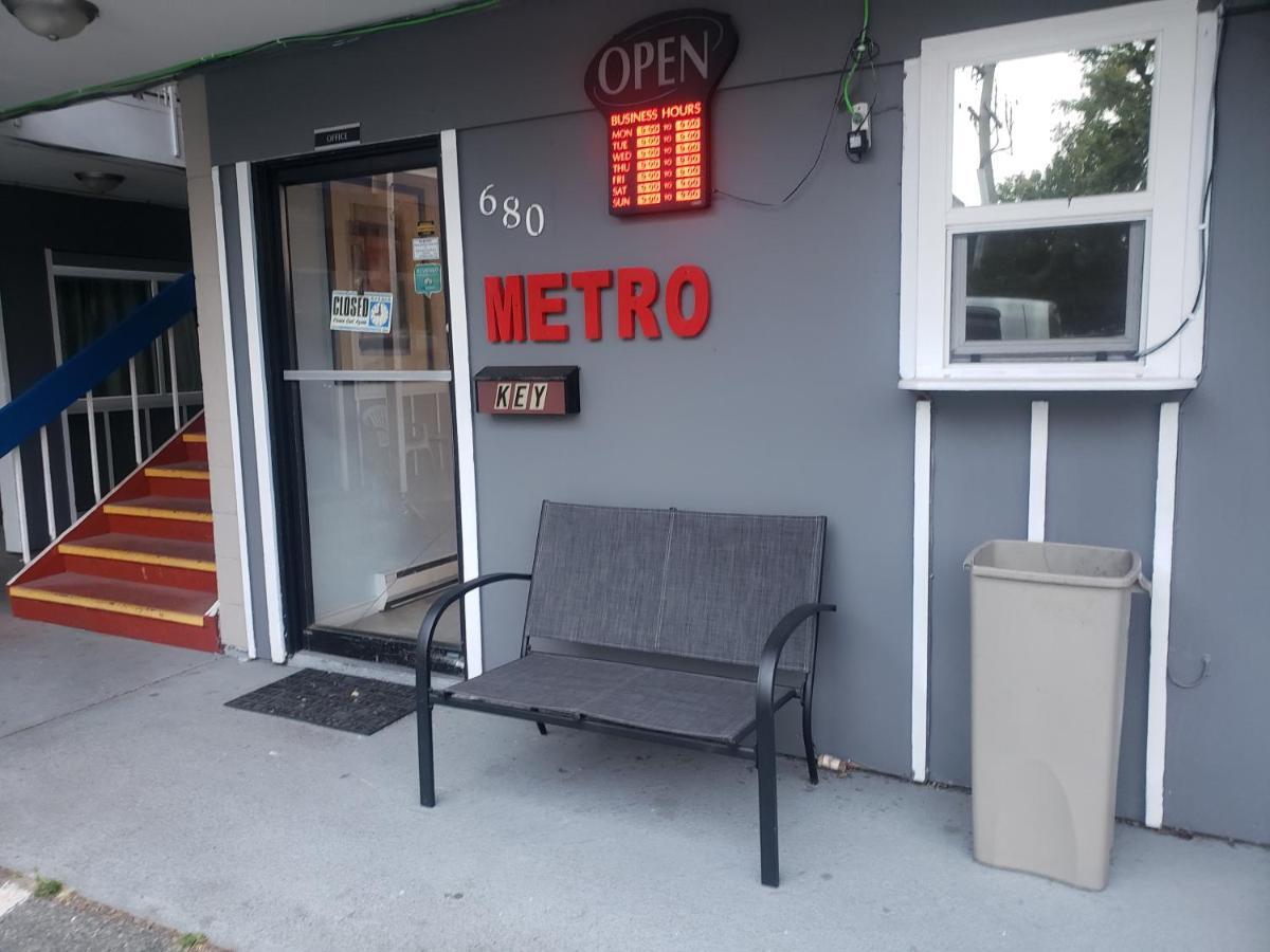 Metro Inn Виктория Экстерьер фото